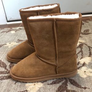 Lamo Boots NEVER WORN (Ugg Dupe)